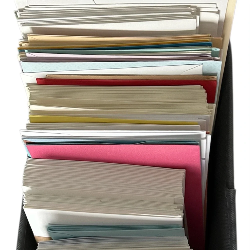 Envelopes in various sizes and colors - Picture 2 of 3